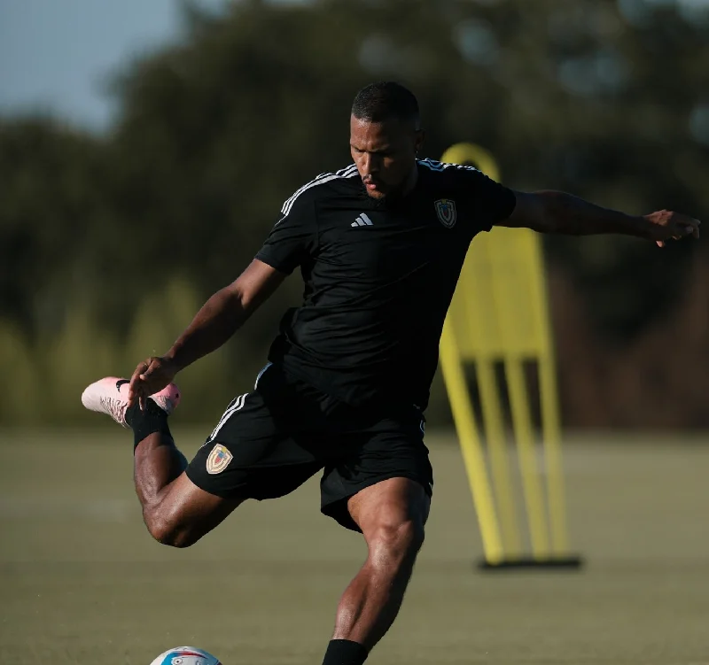 Venezuela training Negra copa America 24 used